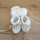 Chaussons bébé en laine blancs taille naissance