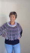 Poncho femme gris et violet réalisé au crochet