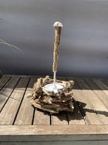 Brosse pour toilettes dans pot en bois flotté