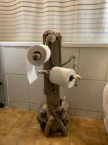 Distributeur papier toilette en bois flotté, brosse intégrée, sachet de lavande et coquillages en décoration
