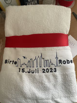 2 Skyline-Duschtücher mit Namen und Hochzeitsdatum