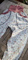 Musselinhose , Pumphose Blumen Romanic auf weiß