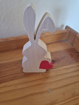 Holzfigur Hase mit Herz