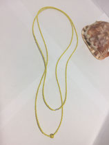 Gelbe Glasperlenkette mit gelber Keramikperle mit Sternen drauf
