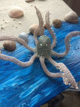 Krake/Octopus aus Eis-Grün und Mattcremefarbenem  Kupferdraht mit Glasperlen und beweglichen Fangarmen