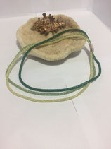 Kette aus 3 Kupferdrähten in den Farben Lightgold, Eisgrün und dunkelgrün mit Edelstahlmagnetverschluss mit Strasssteinen