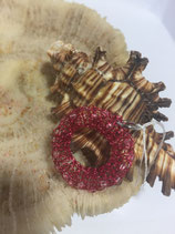 Kettenanhänger Magenta-farbenem Kupferdraht in Donutform mit klaren Facettenschliff Glasperlen