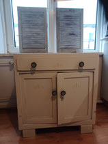 cremekleurige kast