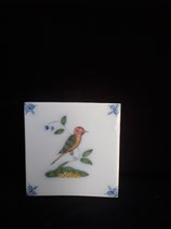 Carreau Oiseau coloré 11  fond bleuté Dimensions 13cm×13cm Faience de Delft