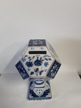 Tirelire numéro 3  Faience de Delft Hauteur 18 cm Diametre 9,5 cm