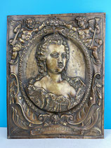 PLAQUE EN LAITON REPOUSSE MARIE THERESE