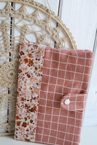 Untersuchungs-Hülle Blumen terracotta-bordeaux & Karomuster