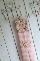 Handtuch zum Aufhängen rosa mit terracotta & rosa Blumen