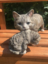 RIBEL25214022 Katzen Figur mit Kind grau