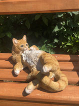 RIBEL25214023 Katze Figur liegt auf dem Rücken braun
