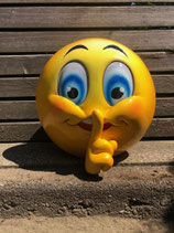 RIBEL252002 Smiley Emoji Figur schweigen