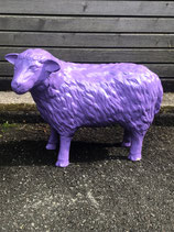122030VIO Schaf Figur steht klein