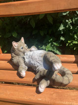 RIBEL25214024 Katze Figur liegt auf dem Rücken grau