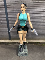 RISIKAE20072023 Lara Croft Figur Statue lebensgroß