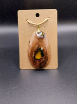 Pendentif cep et résine jaune