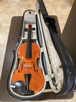 １２０１０番　日本の楽器店が監修したバイオリン「GIGUE」　4/4サイズ　2001年製　完全整備済！スズキ製弓とTOYO製ケースが付属！