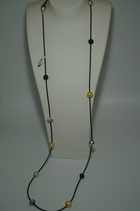 Lange Halskette mit Spinell und Süßwasserperlen