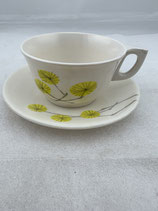 Ornamin Teetasse mit Unterteller und Blumen-motiv. Art.-Nr. 3964