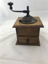 Alte Kaffeemühle antik Holz. Art.-Nr. 1459