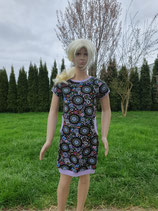 Kleid Gr. 134 schwarz/flieder mit 2 Taschen kurzarm
