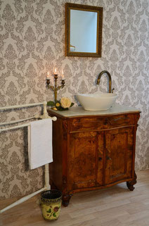 Antike Waschtische - funktionstüchtig aufgearbeitet - Land & Liebe