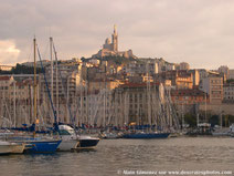 Marseille,Vieux,port,mer,bâteaux,Bonne mère,crépuscule,soir,lumière rose,colline