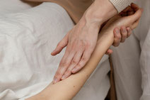 Massage bien-être, prénatal, postnatal Saint-Germain-en-Laye. Atelier formation massage en binôme Saint-Germain-en-Laye.