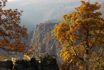 Herbstbunt.....Bodetal mit Roßtrappe im Harz