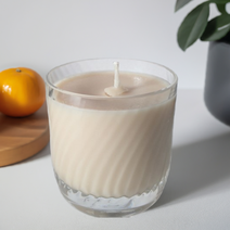 Natürliche Duftkerze Grapefruit, Mandarine, Orange, Brenndauer: 54 Std., € 18,90