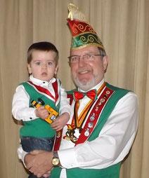 Ehrenpräsident Rolf Mutschall mit seinem Enkel William