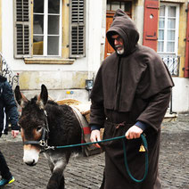 Beno als Schmutzli mit Esel Lorenzo.