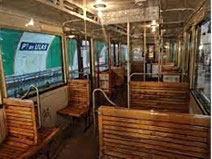 Sièges en bois du métro