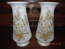 Paire de vases en opaline blanche et dorure à l'or époque Napoléon III