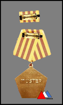 Ruckseite :  GLATT !!! Kampforden"Fur Verdienste am Volk" Band in unterschiedliche Farbtonwerten !!! diese Ausführung MUSTER 1989-1990 Gold.