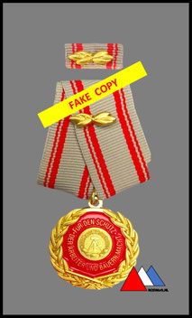 Vorderseite: "Verdienter angehörige der Nationale Volksarmee" Spange nicht OK! Farbton zu gelb nach 1990 NEU WARE!!!!.