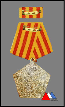 Ruckseite :  gekörnt !!! Kampforden"Fur Verdienste am Volk" Band in unterschiedliche Farbtonwerten !!! diese Ausführung nach 1973-1990 am Rote KRIEGS band nicht verliehen!!! Gold.