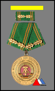 Vorderseite "Verdienter Mitarbeiter der Zollverwaltung" 1972-1983 Goldfarben bunt metal Spätere Ausführung bis 1990 mit Polyester Bezug.
