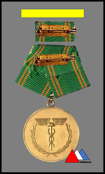 Ruckseite "Verdienter Mitarbeiter der Zollverwaltung" 1972-1983 Goldfarben bunt metal Spätere Ausführung bis 1990 mit Polyester Bezug.