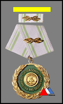 Vorderseite "Verdienter angehörige der Grenztruppen DDR" 1977-1989.