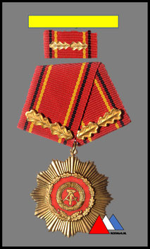 Vorderseite "Verdienter Volkspolizist" 1966-1967 Goldfarben bunt metal Spätere Ausführung bis 1990 Messing.