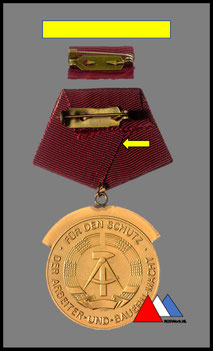 Ruckseite Vorderseite " Verdienter Mitarbeiter STASI" 1975-1990 (Trageweise Nationale Volksarmee NVA).