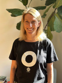 YOGAHILFT, Yogalehrerin