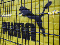 wand der liebe puma bvb dortmund signal iduna  park stadion drahtler architekten planungsgruppe