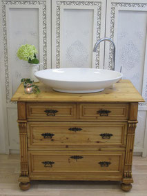 Helles Holz im Badezimmer - Land & Liebe Badmöbel Landhaus