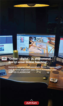 Hochseeschein Lernplatz mit drei Bildschirmen, Kartenmaterial und Kerze – digitales Selbststudium oder Coaching im HOZ Online Classroom.